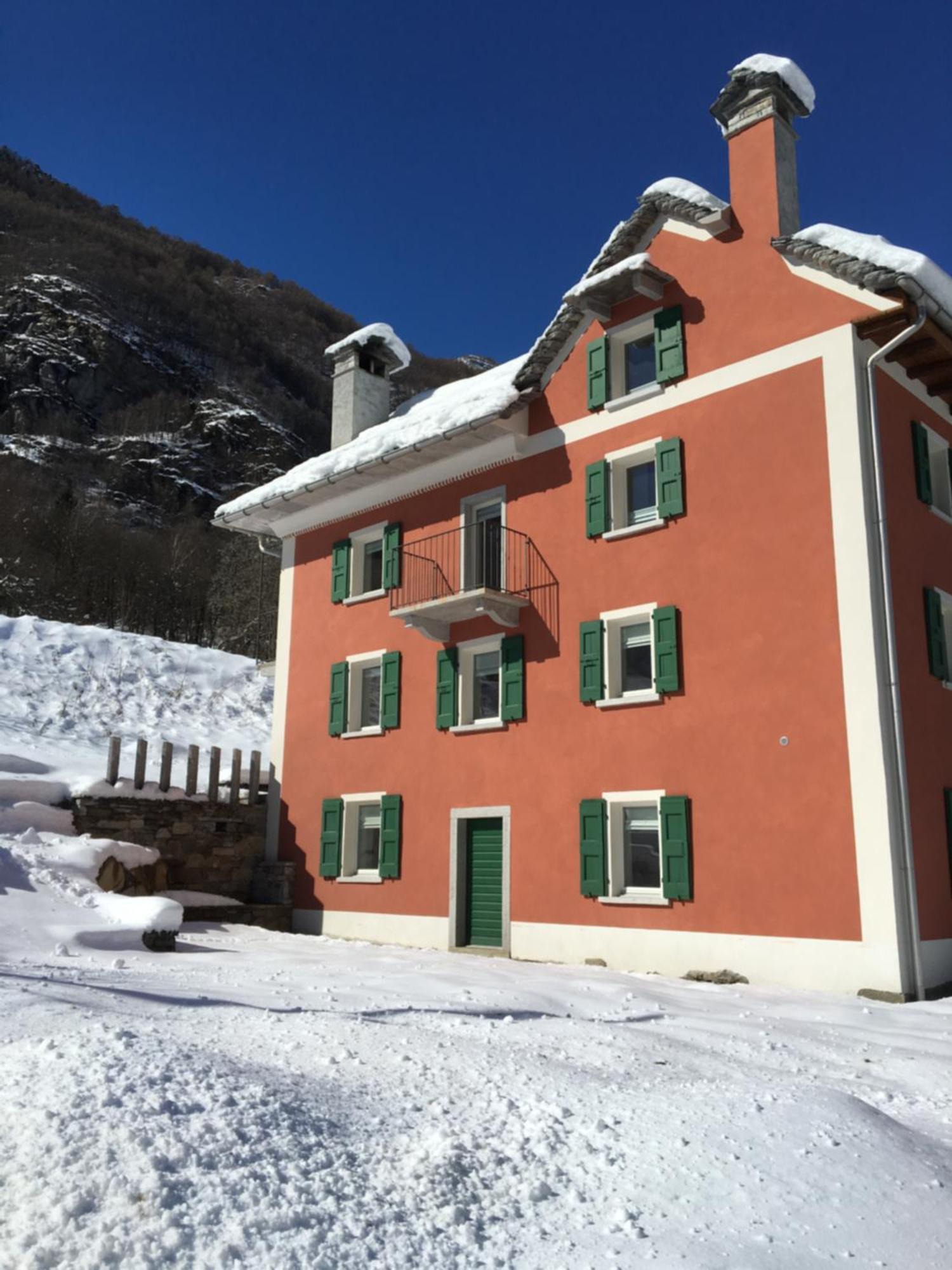 Myverzasca Resort Casa Rossa Brione  Екстериор снимка
