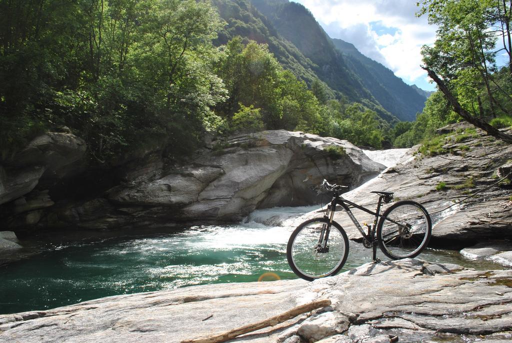 Myverzasca Resort Casa Rossa Brione  Екстериор снимка