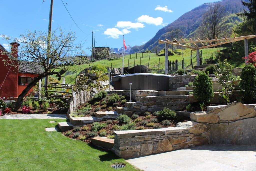 Myverzasca Resort Casa Rossa Brione  Екстериор снимка